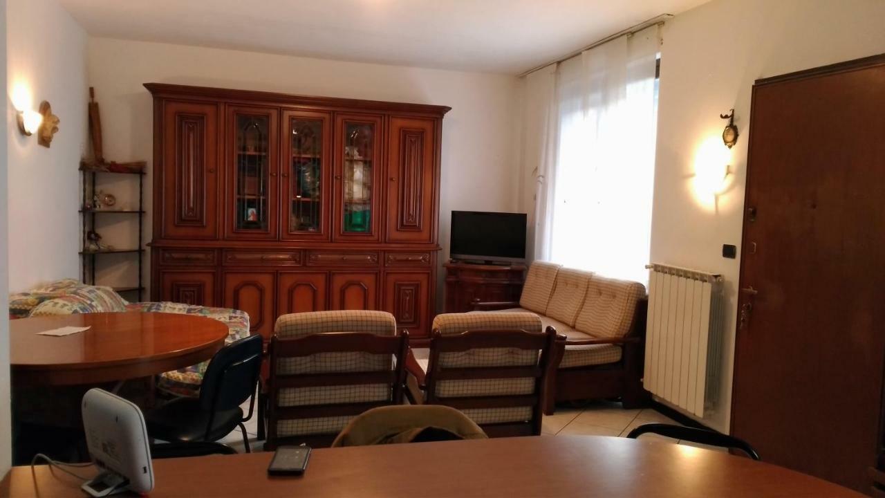 Villetta Rossini Appartamento Da Condividere Con Me Luciano Servizio Ospiti Taxi Driver Navetta No Wifi 2 Camera Da Letto Per 5 Persone Valbrembo Bagian luar foto